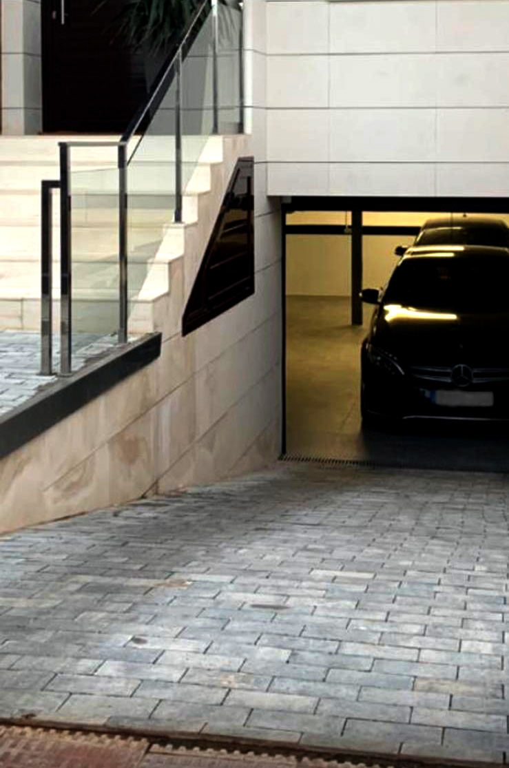 Rampa de acceso a garaje con adoquines Rampa de acceso a garaje con adoquines